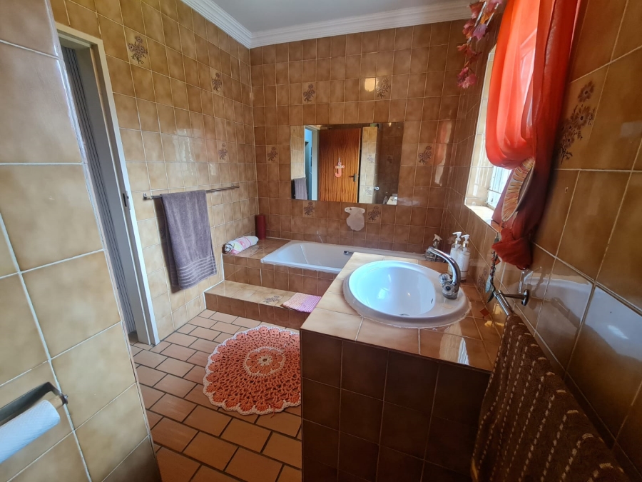4 Bedroom Property for Sale in Miederpark North West
